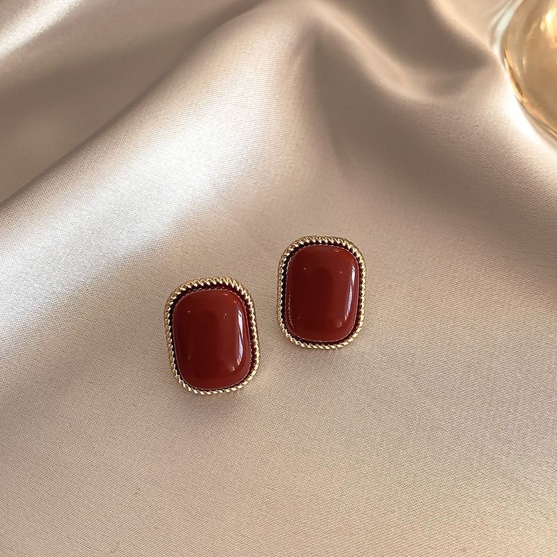 Wine Red Vintage Hong Kong Style Ear Clip with No Ear Hole, Feminine Style, High Grade Pearl Earrings, 2023 Trendy Style with Earstuds