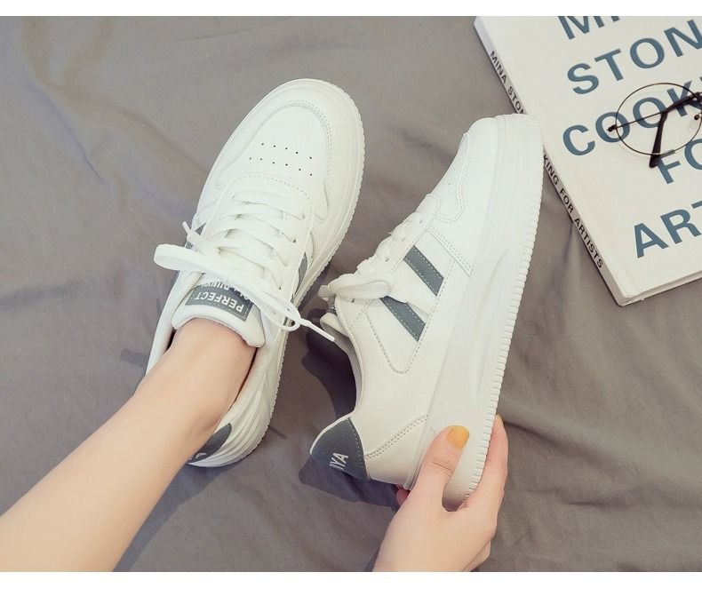 [Over 25,000 sold] Little White Shoes Women  Instagram Versatile Spring and Autumn Student Korean Edition Popular Soft Sole Casual Sports Board Shoes