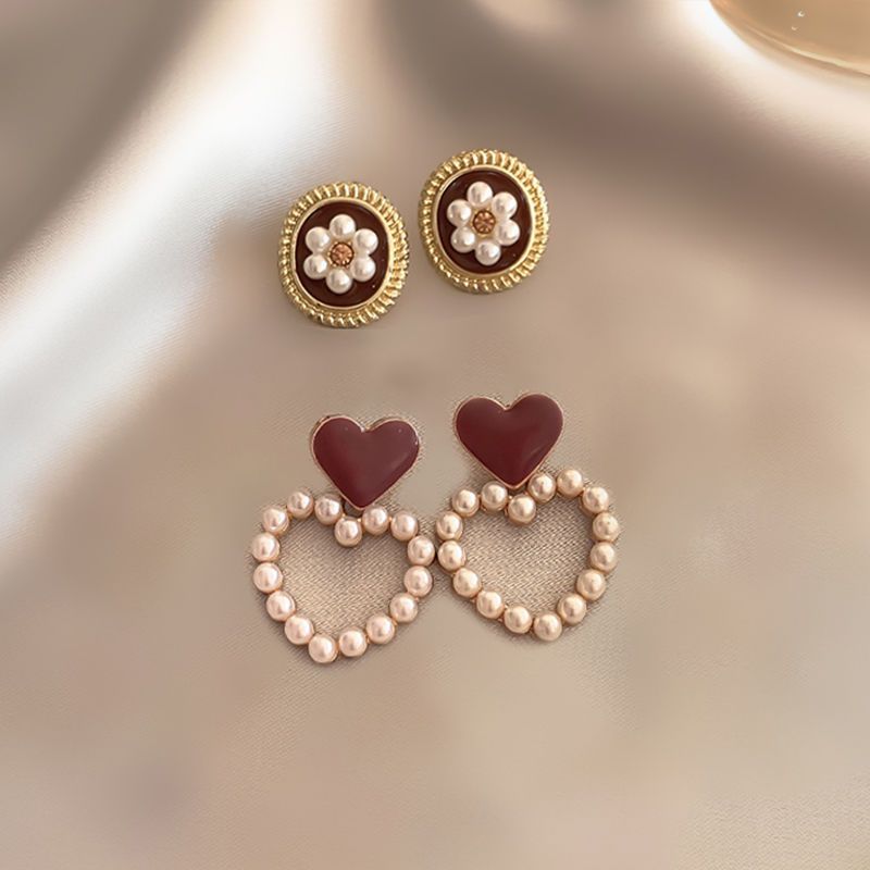 Wine Red Vintage Hong Kong Style Ear Clip with No Ear Hole, Feminine Style, High Grade Pearl Earrings, 2023 Trendy Style with Earstuds