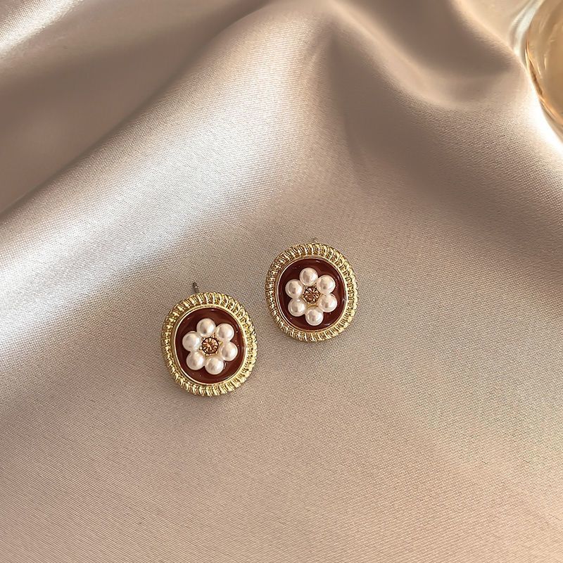 Wine Red Vintage Hong Kong Style Ear Clip with No Ear Hole, Feminine Style, High Grade Pearl Earrings, 2023 Trendy Style with Earstuds